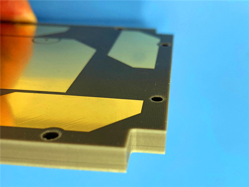 F4BM233 bas DK 2.33 PTFE fibre de verre stratifiée avec feuille de cuivre ED et des solutions de PCB de 4 mm d'épaisseur de noyau sur mesure